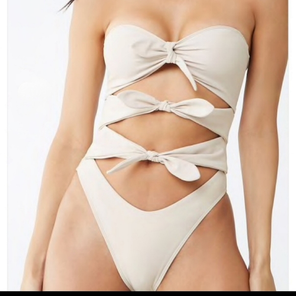 Forever 21 Other - Cutout tie knot front one piece swimsuit